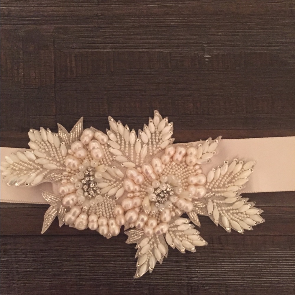 Silk cream belt. Only used once!
